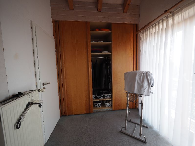 ankleide schrank vorher.jpg?cs=1717d35e6b7295a4297de41a0d933116d04fc88a4edd0c645c7956bb88b9c00e2d8add08bd72027f7ba430b1b48ad6776b39bdbdb083e7b890d5da1b5f6b89da&derivate=usage%3Dposter