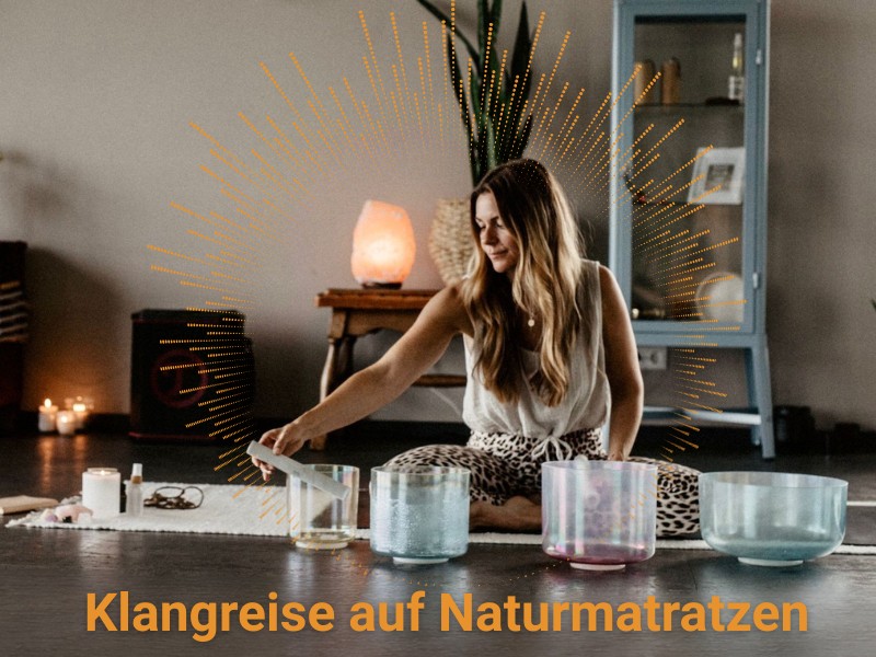 Bei Fischers NeuArt gibt es am 01.08.2025 um 19:30 Uhr eine Klangreise mit Stefanie Fecher auf Naturlatexmatratzen