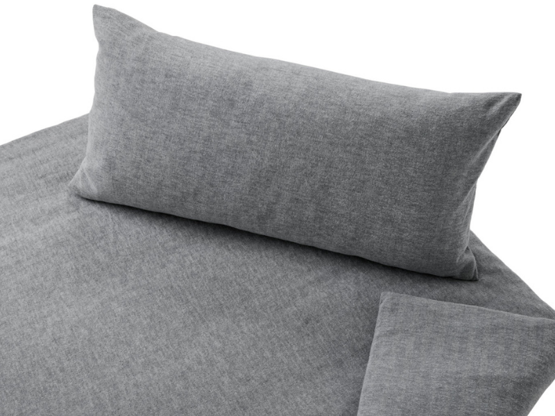 Graue, angeraute Winterbettwäsche im Fischgrät-Design von cotonea